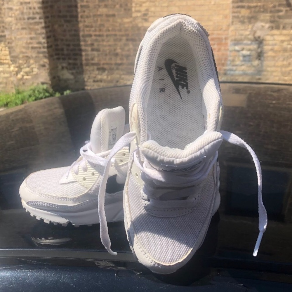 WOMEN'S NIKE AIR MAX 90 CASUAL SHOES